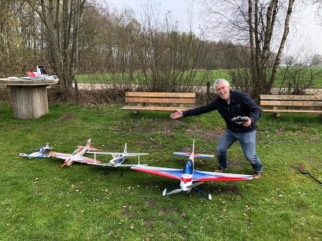 Leden met hun modellen