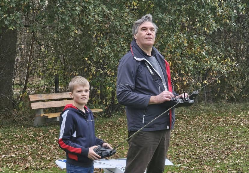 Oud en jong, samen aan de zender